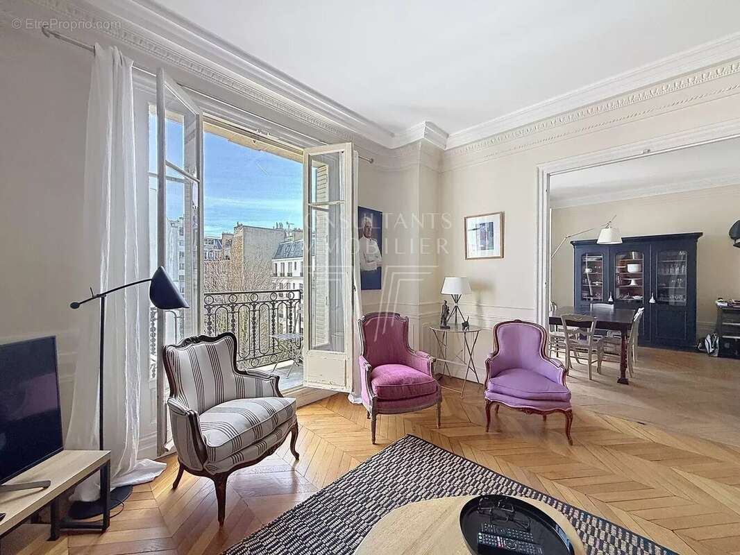 Appartement à PARIS-16E