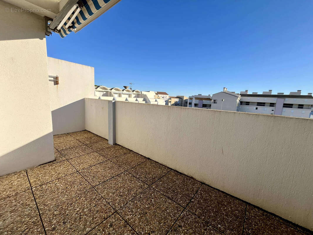 Appartement T3 de 49m2 au 3ème et dernier étage avec box fermé - GRAU DU ROI - photo 2