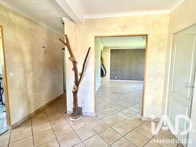 Maison 150 m² à Villeneuve-Le-Roi  - photo 7