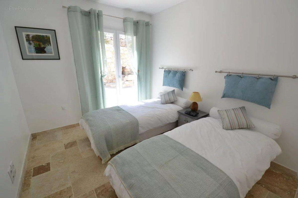 Maison à ROQUEFORT-LES-PINS