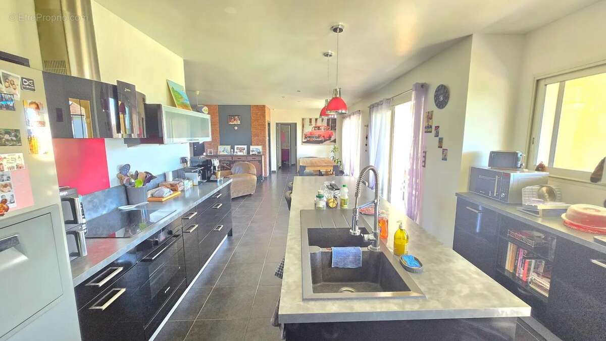 Maison à MONTAIGU-DE-QUERCY