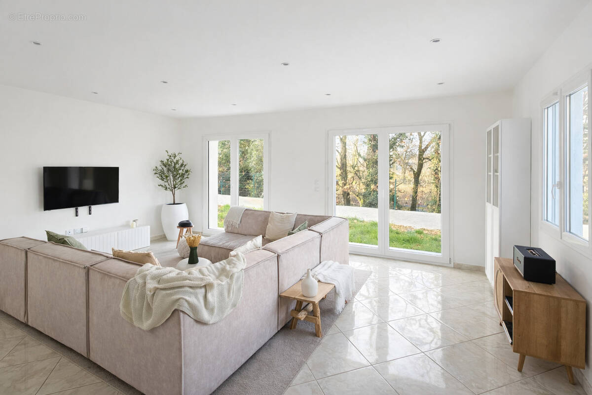 Maison à SALAISE-SUR-SANNE