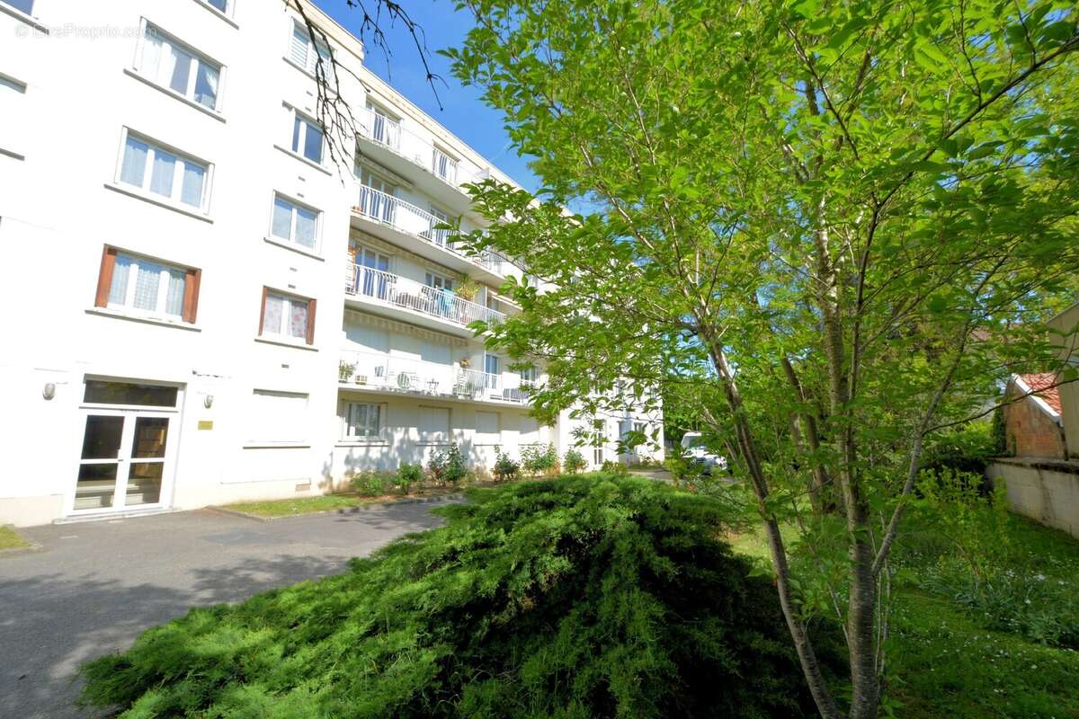 Appartement à SAINT-MAUR-DES-FOSSES