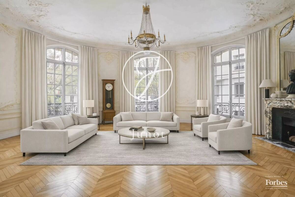 Appartement à PARIS-16E