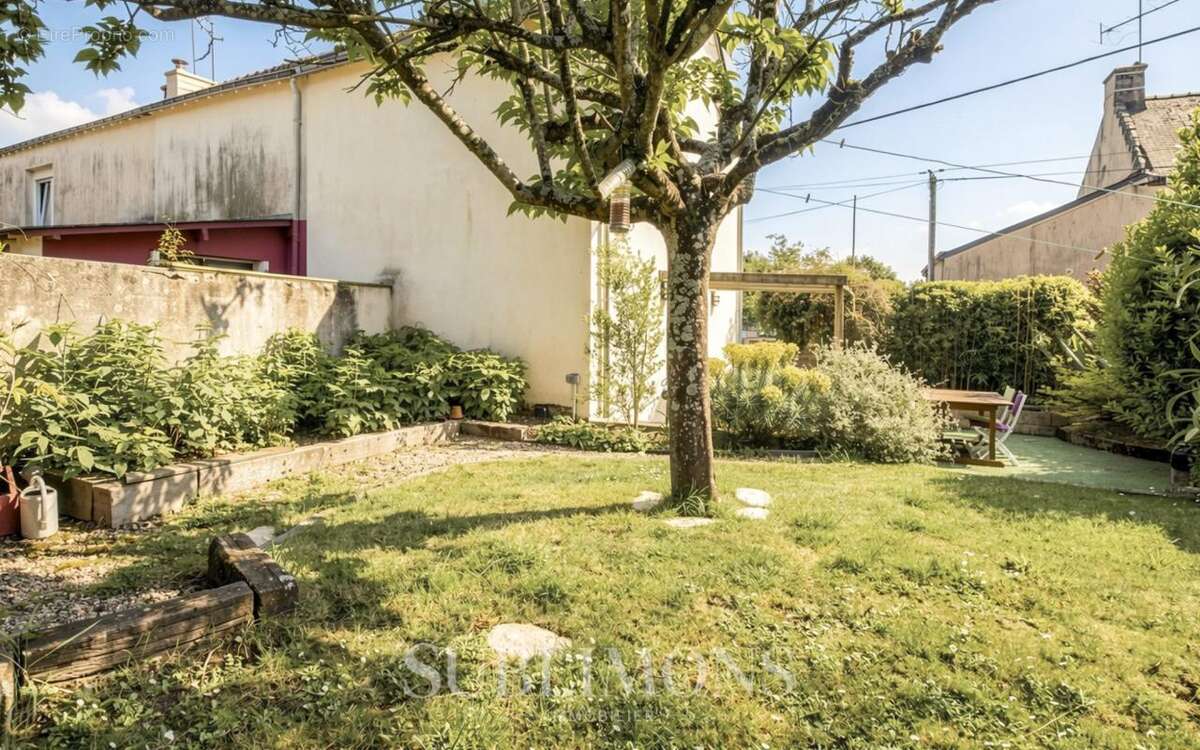 Maison à LA TRINITE-SURZUR