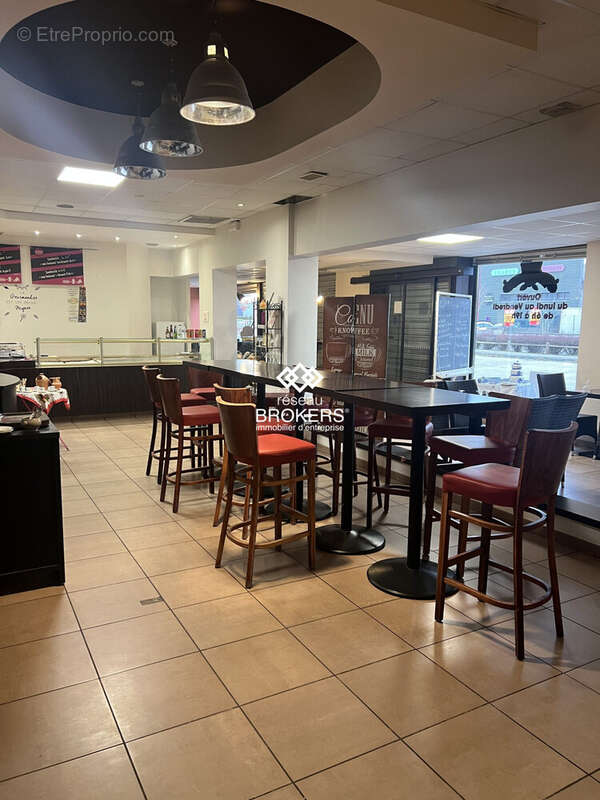 Commerce à MORESTEL