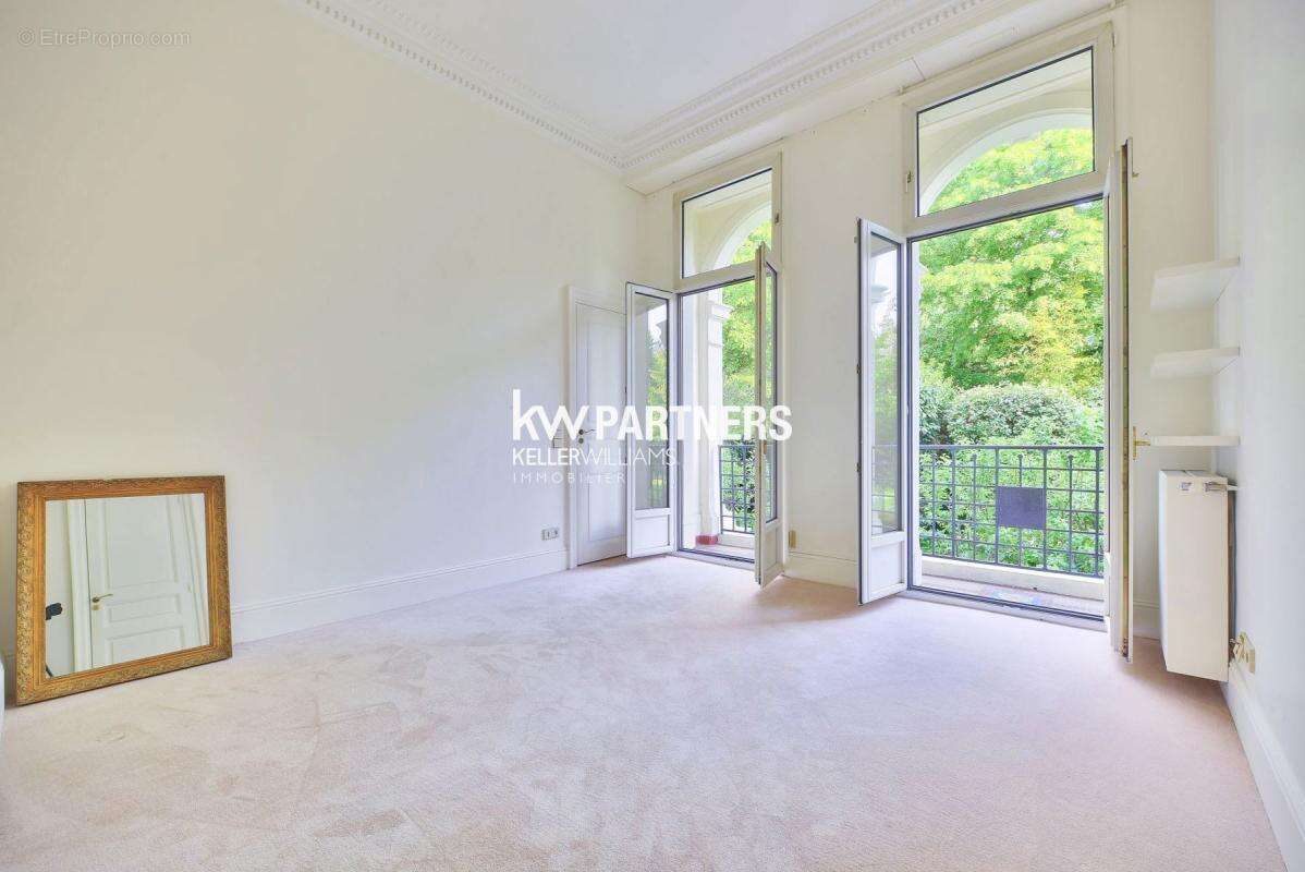 Appartement à NEUILLY-SUR-SEINE