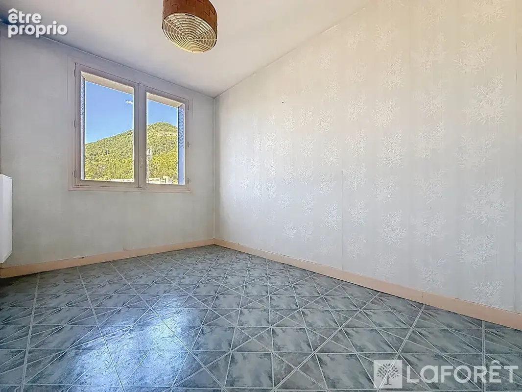Appartement Voiron 5 pièce(s) - photo 5