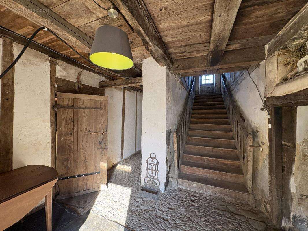 Maison à SALON-LA-TOUR