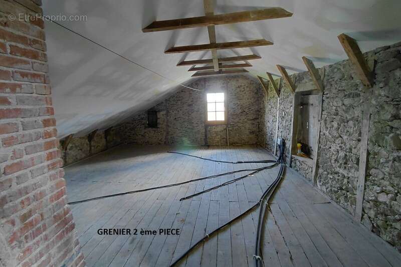 Grande maison rénovée de 220 m² avec atelier, terrasse panoramique et verger – Mourjou (Puycapel  cantal) - photo 22