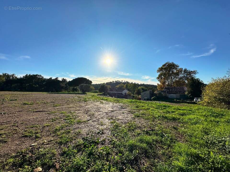 Terrain 363 m² à Pierrefeu-Du-Var  - photo 3