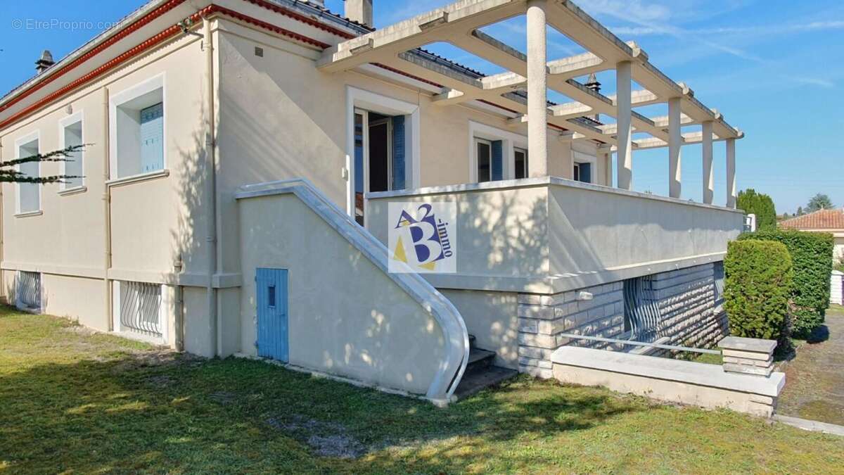 Maison à MAGNAC-SUR-TOUVRE