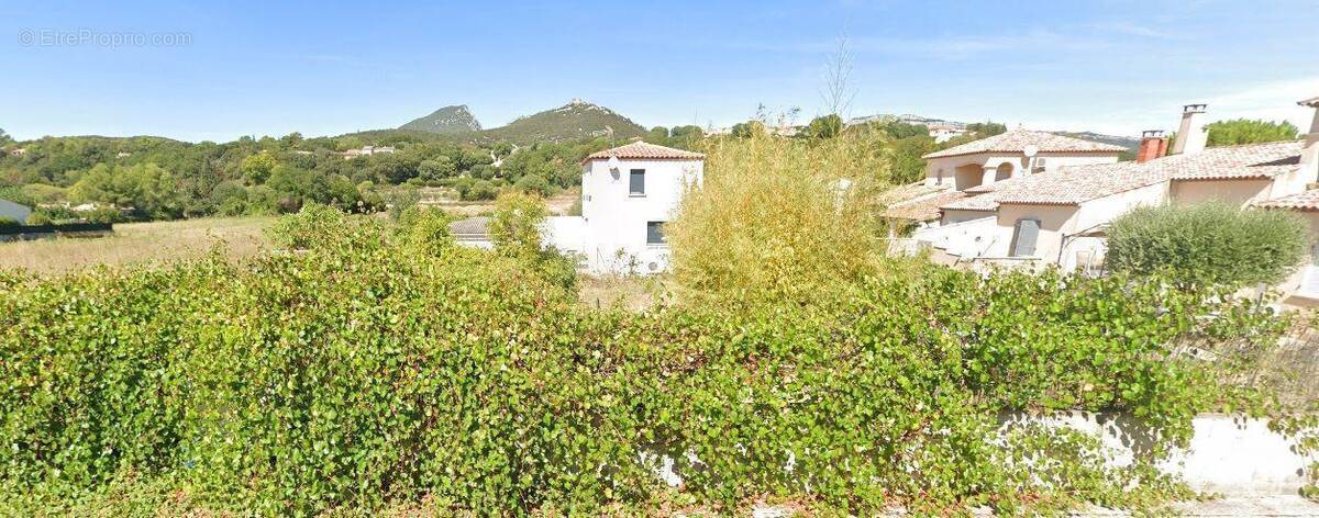 Terrain à SAINT-MATHIEU-DE-TREVIERS