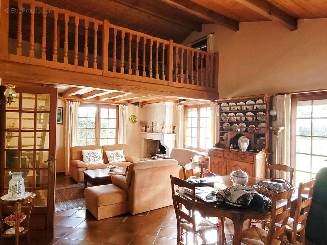 Maison à LES MATHES