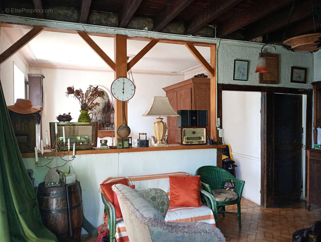 Maison indépendante en pierre de 70m2 sur un terrain de 2092 m2. - photo 3
