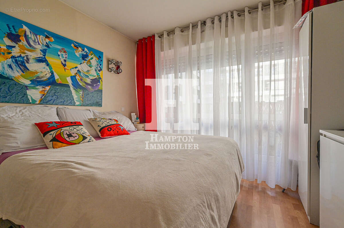 M° Colonel Fabien /  Rue des Chaufourniers. Un appartement de 4 pièces avec 2 balcons - photo 6