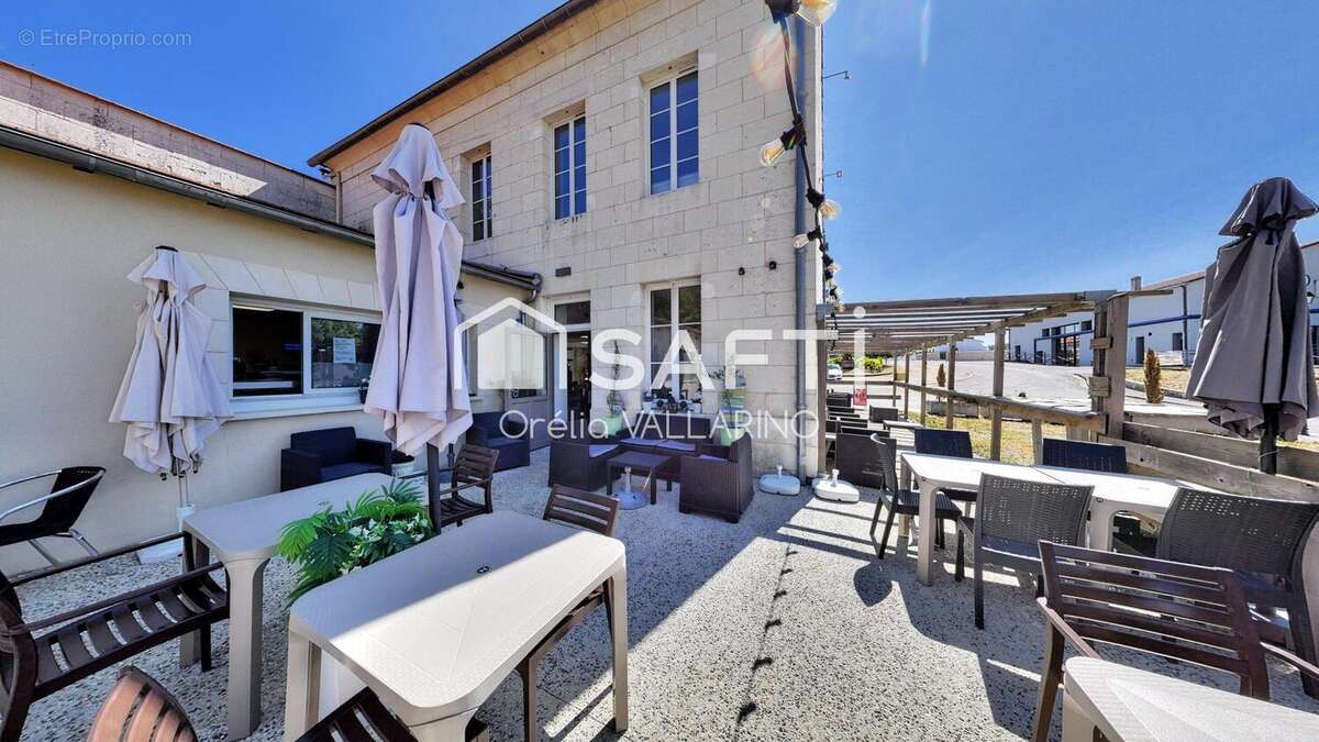 Commerce 293 m² à Saint-Dizant-Du-Gua  - photo 9