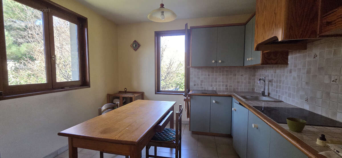 Maison familiale avec 6 chambres et grand terrain - photo 13