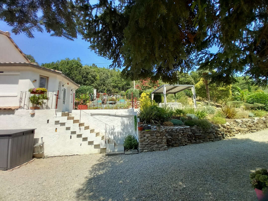 Maison de Standing en parfait état avec piscine. - photo 16