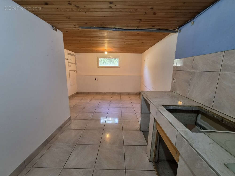 Maison 4 pièces de 91 m2 avec sous-sol complet   Le Péage-de-Roussillon   Proche gare - photo 13