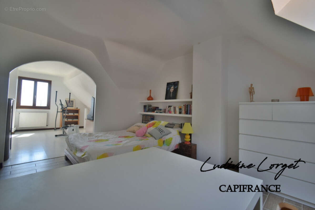 Maison à vendre à Château-Thierry (02) – 260 m² – 4 chambres + bureau – Sous-sol 70 m² – Terrasse 70 m² – Terrain clos 1 464 m²  - photo 7