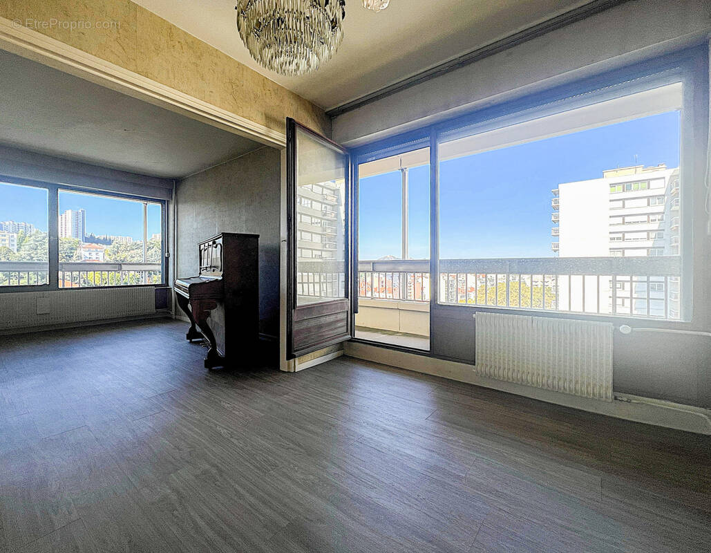 Appartement à SAINT-ETIENNE