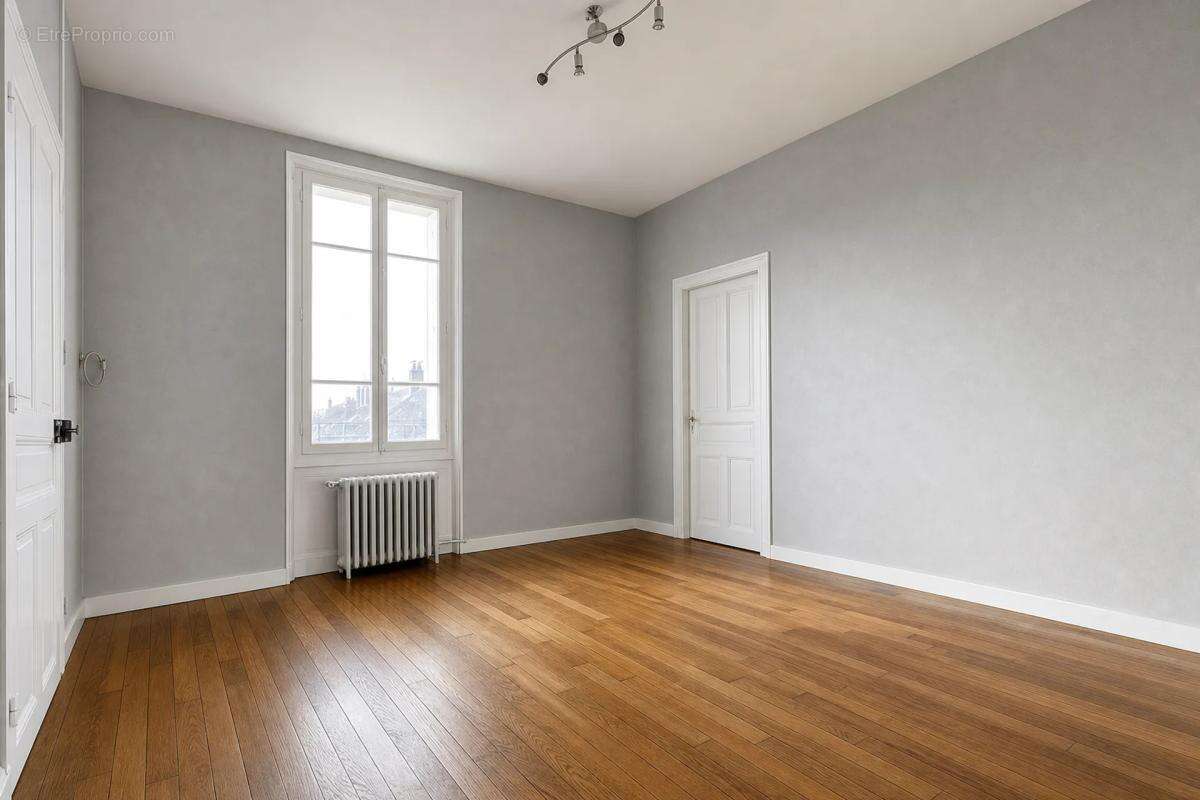 Maison à BERCHERES-LES-PIERRES