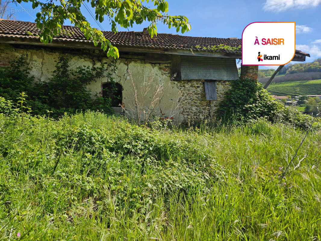 Terrain à CHEVRIERES