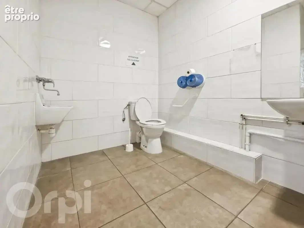 Local professionnel 134 m² + 2 stationnements - photo 5