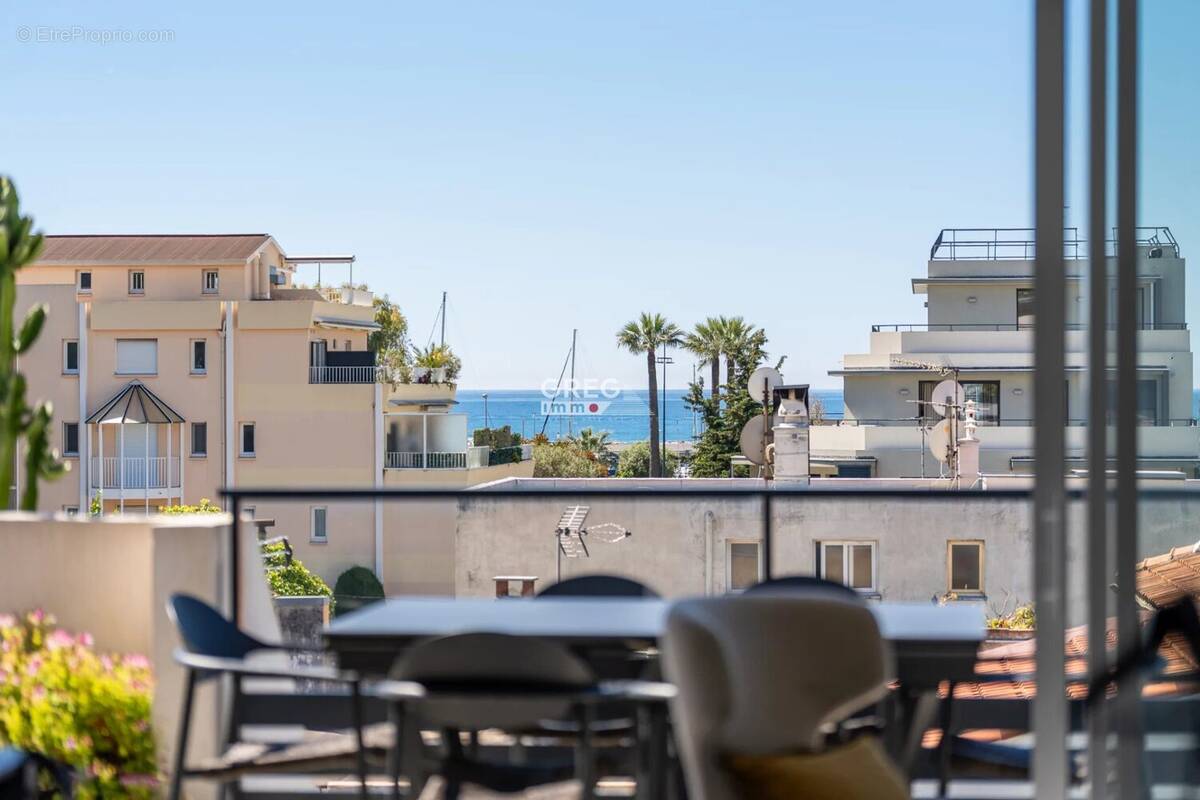 Appartement à SAINT-LAURENT-DU-VAR