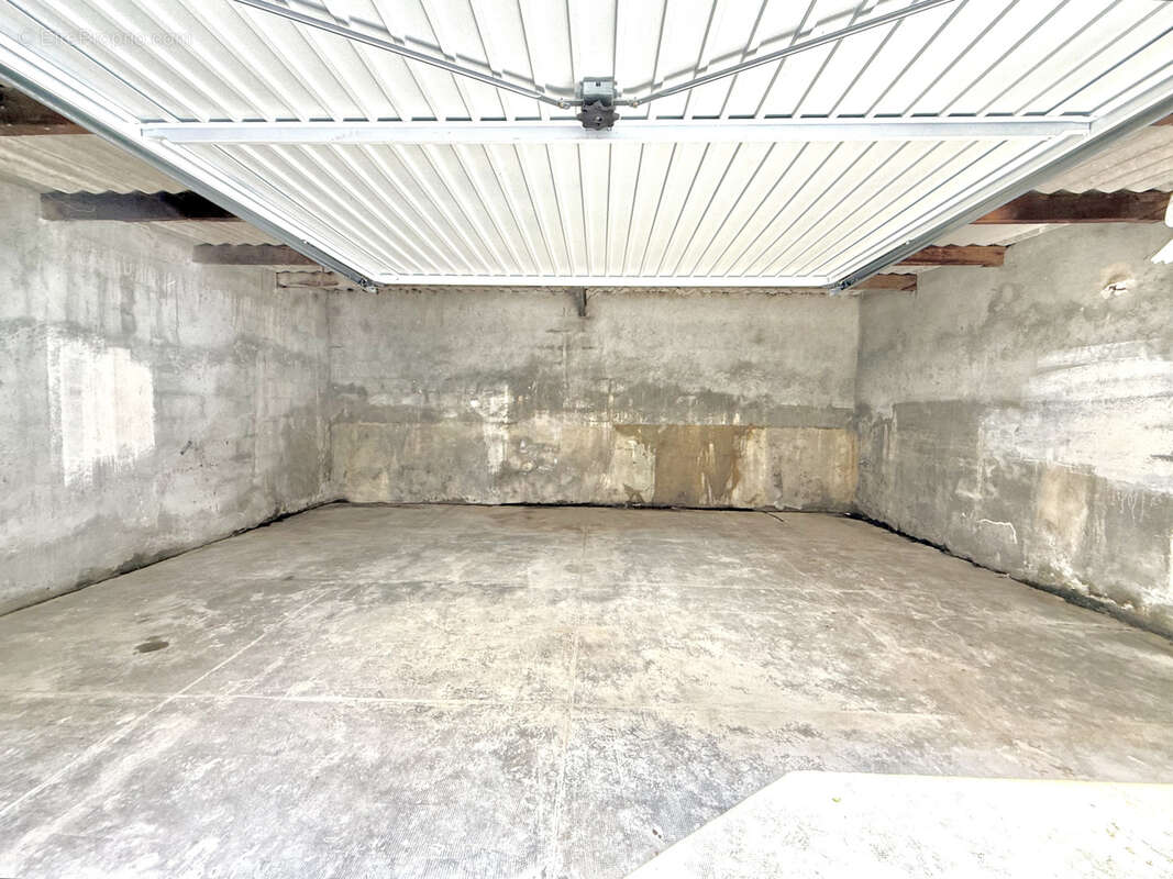 Parking à SARI-SOLENZARA