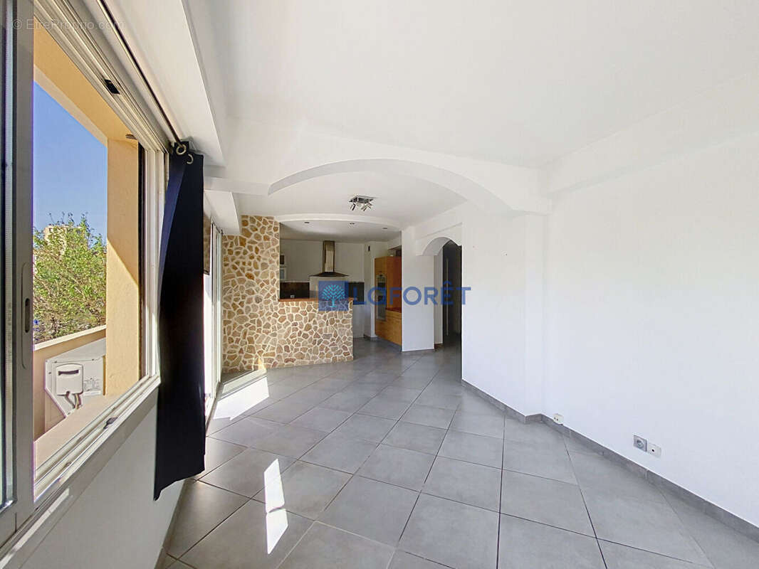 Appartement à MARSEILLE-5E