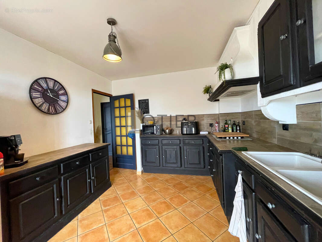 BELLEGARDE   Villa familiale avec vue dégagée, piscine, dépendance T2 et vaste garage - photo 3