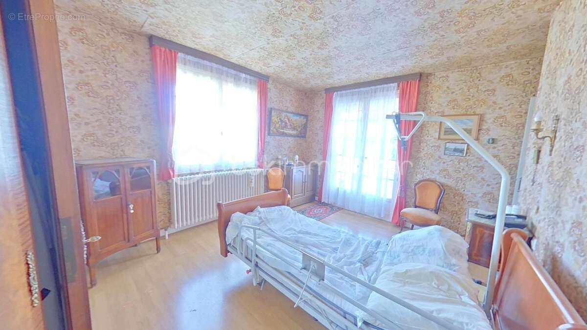 Maison à THORIGNY-SUR-OREUSE