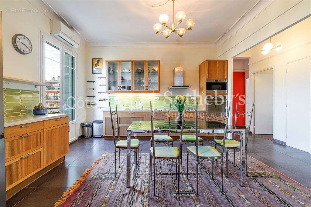 Nice Port, appartement de 90 m² en avant-dernier étage avec balcon et vue dégagée - photo 3