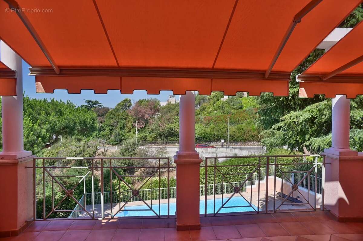 SOUS OFFRE -Croix-des-Gardes - Superbe 2P, terrasse 27m², Vue mer, Parking, Piscine - photo 7