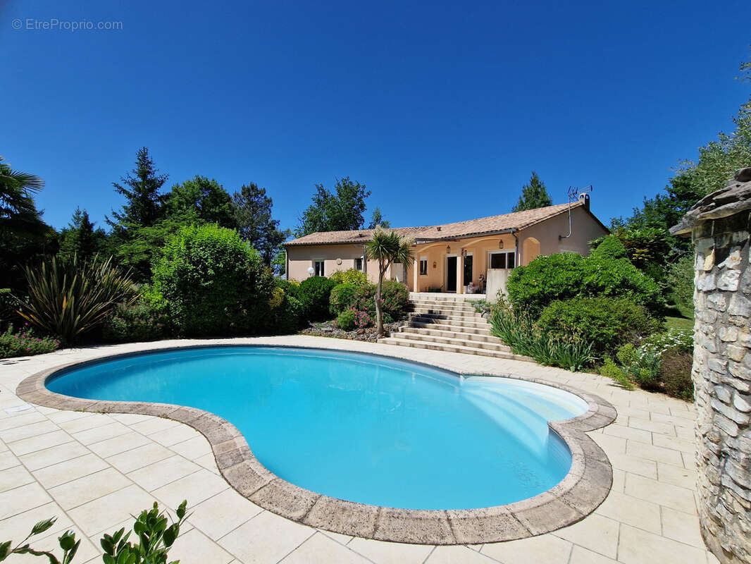 Maison à NOTRE-DAME-DE-SANILHAC