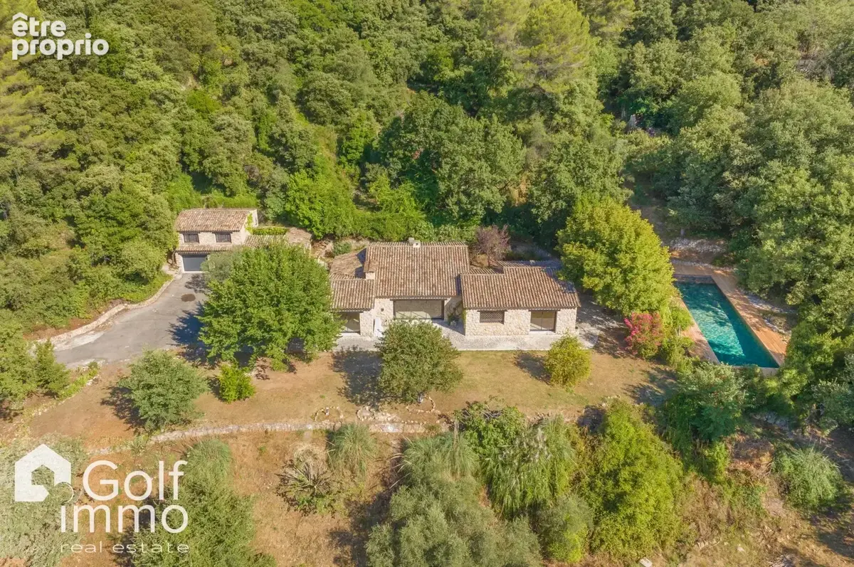 Villa de charme en pierre  plain-pied  300 m² 7000 m² du terrain  Piscine balinaise - photo 2