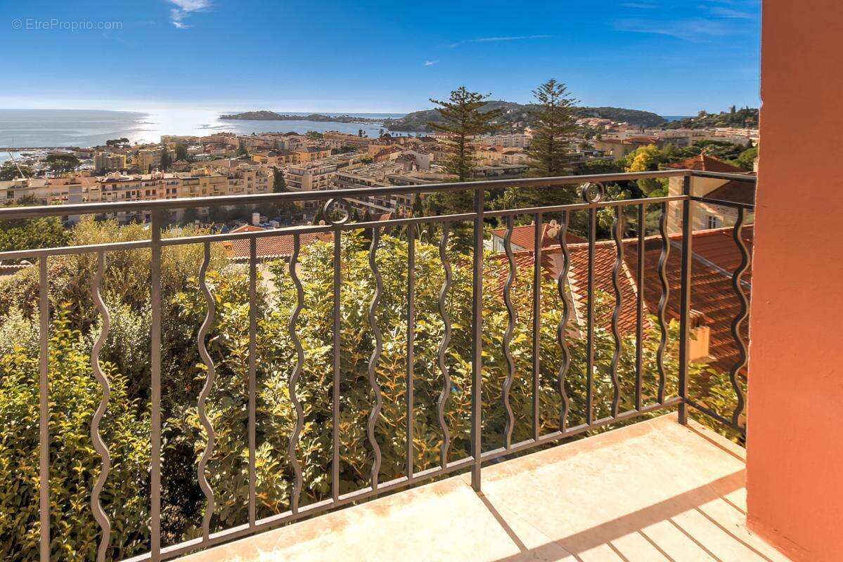 Appartement à BEAULIEU-SUR-MER