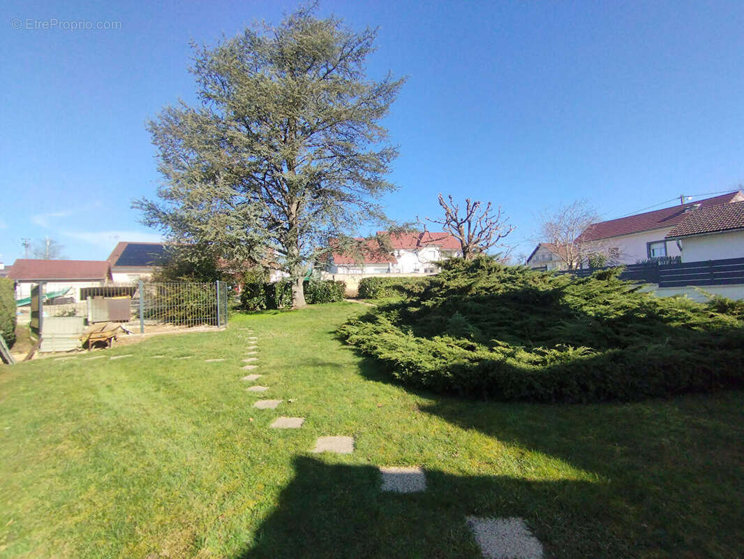 Maison à LONS-LE-SAUNIER