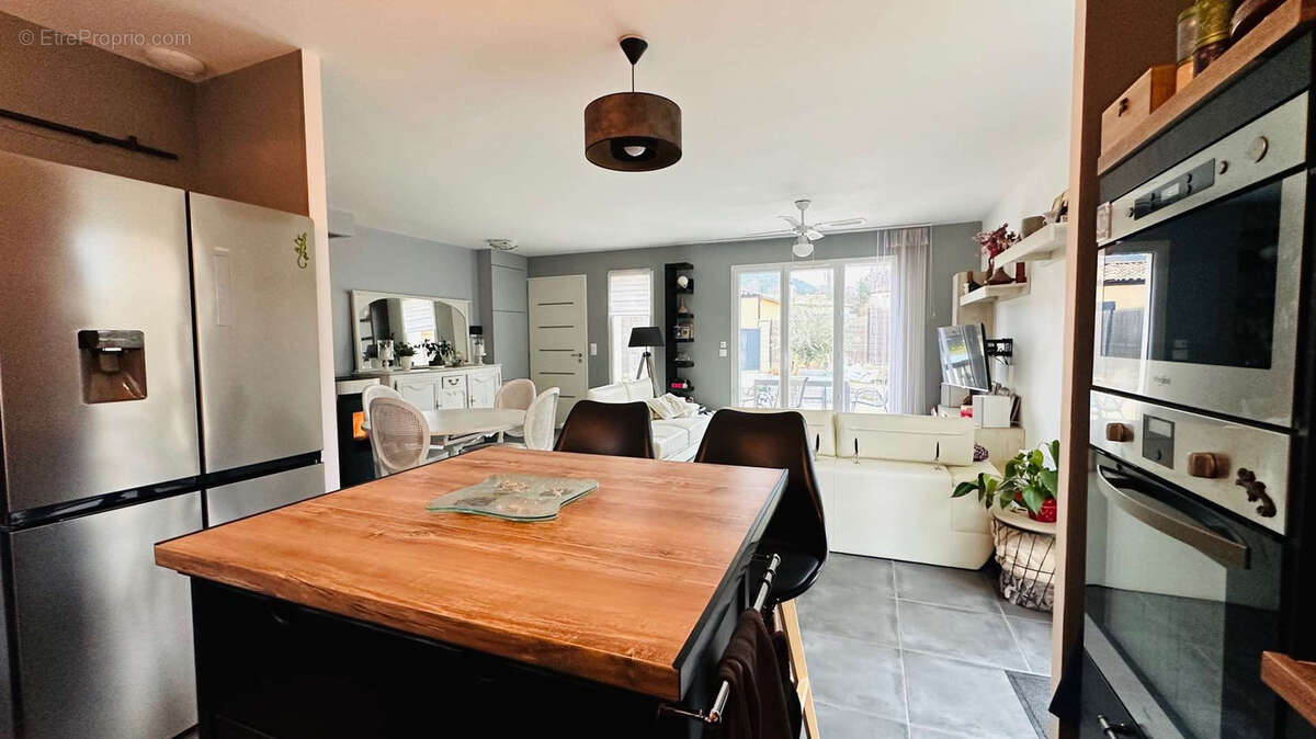 Maison à ENTRECHAUX