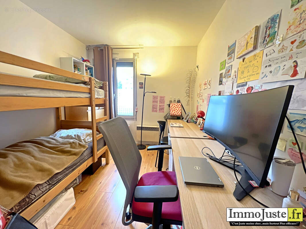 Chambre 2 - Appartement à VANVES