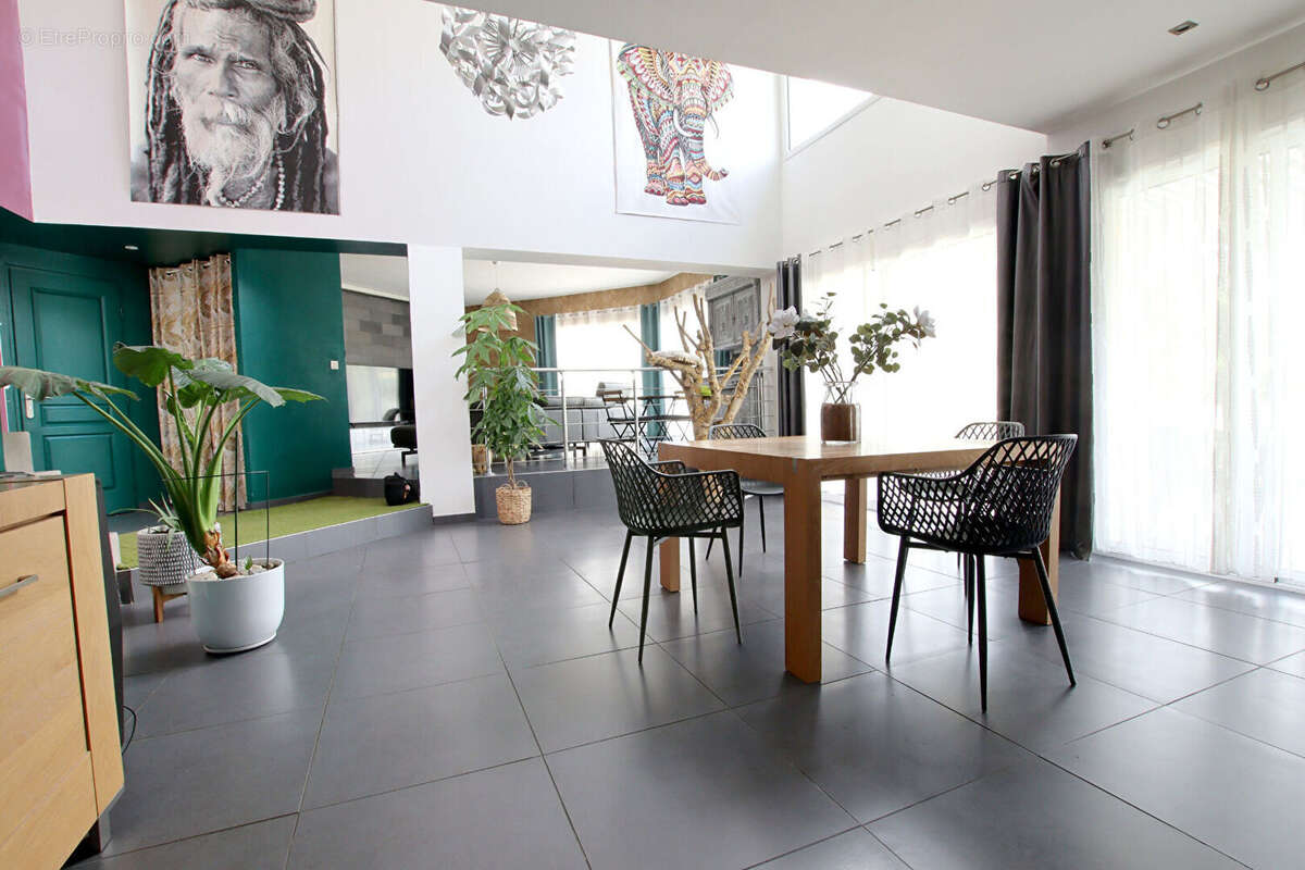 Maison à VOUILLE