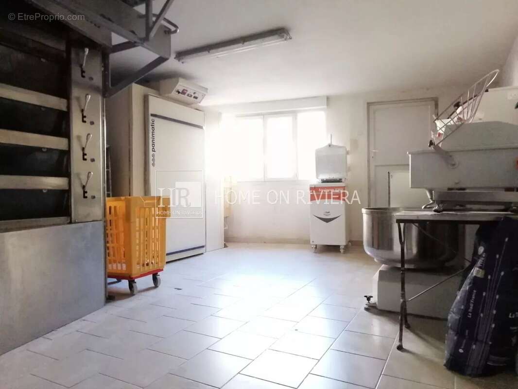 Commerce à SAINT-SATUR