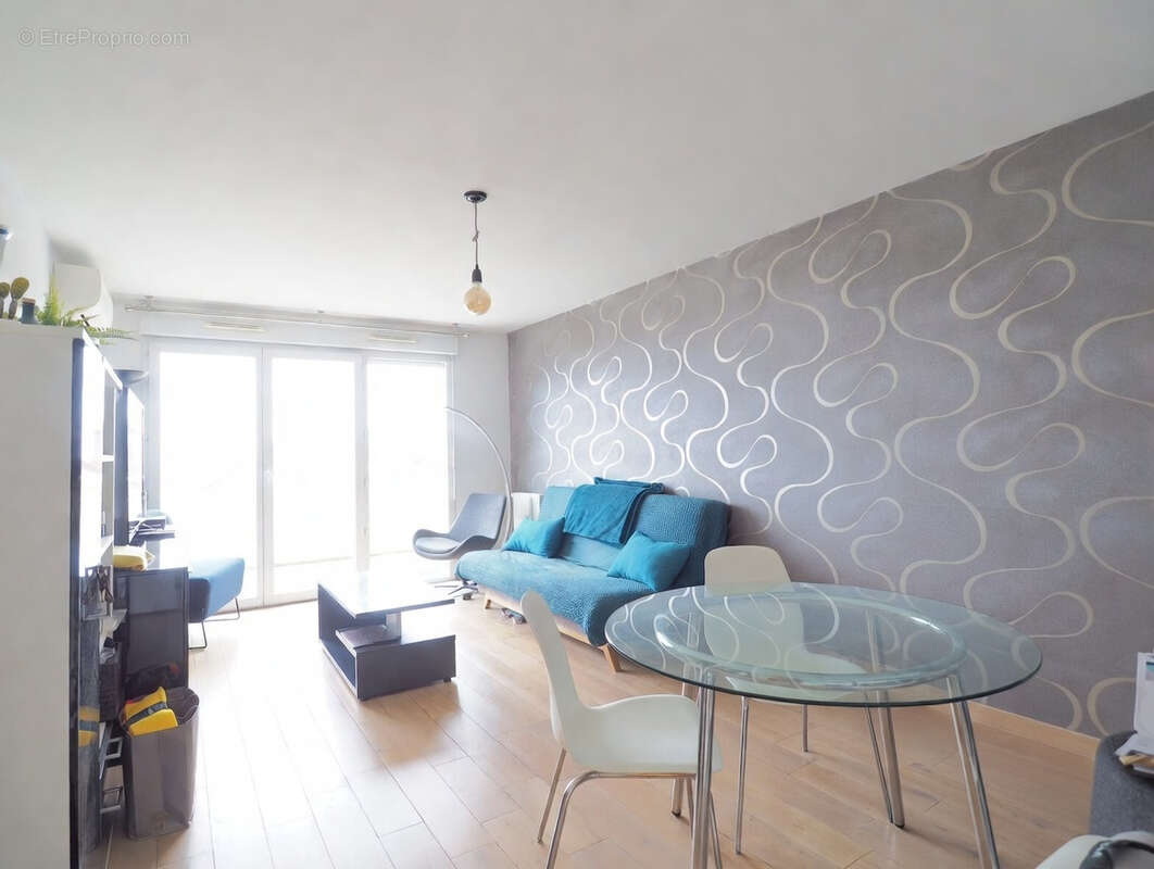 Appartement à CHANTELOUP-LES-VIGNES