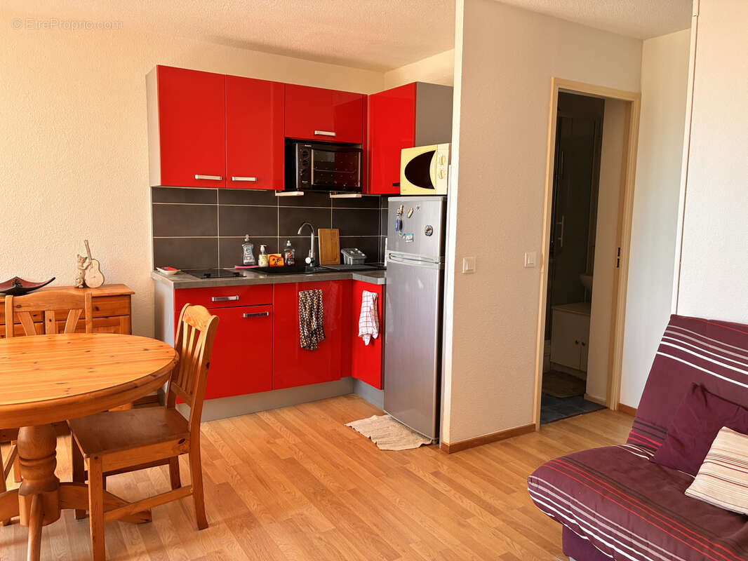 GRUISSAN, RIVE DROITE, EN EXCLUSIVITE, Appartement de type 2 avec terrasse VUE PORT + place de parking privati - photo 7
