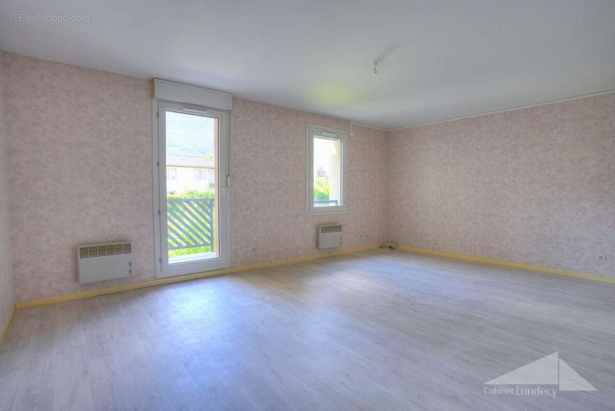 Appartement à THOIRY