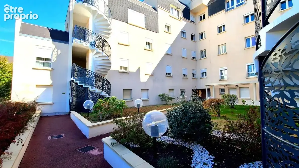 Chartres- appartement 73.55 m² - ascenseur - balcon - cave et parking - photo 2