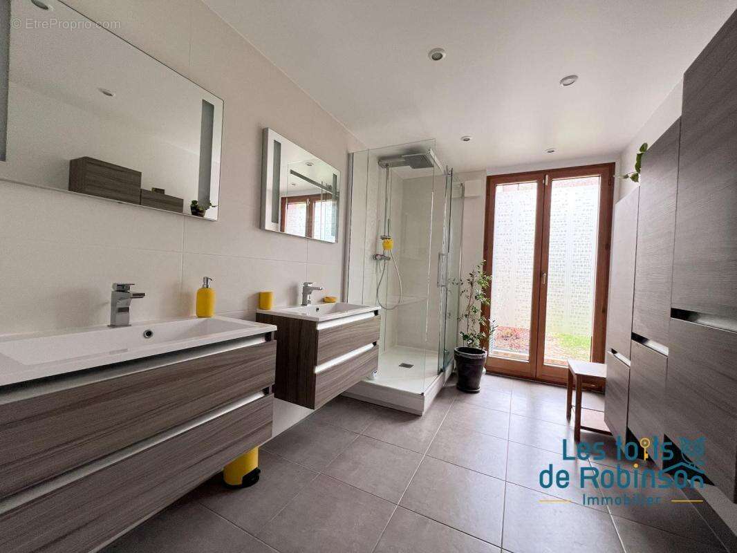 Maison à VERRIERES-LE-BUISSON