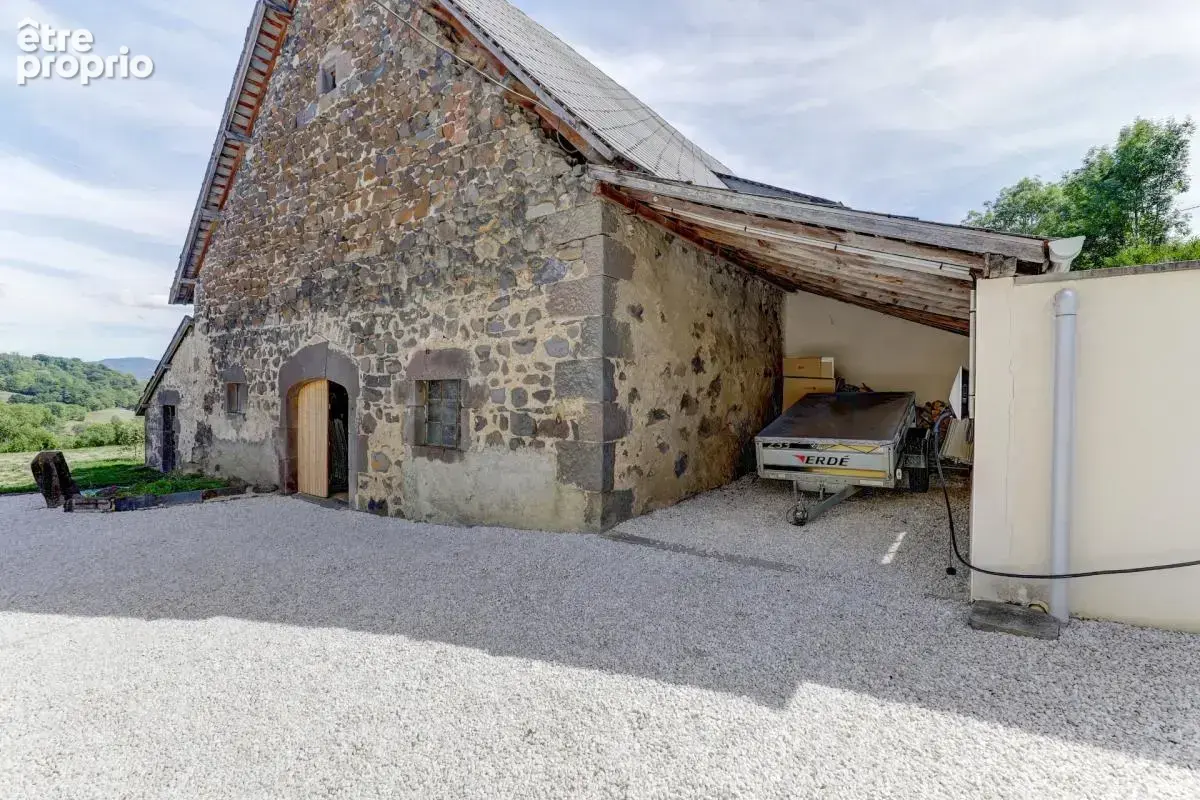 Propriété de caractère de 290 m² bâtis, Saint-Pierre-Roche — Maison rénovée 130 m² + grange de 160 m² à restaurer - photo 18
